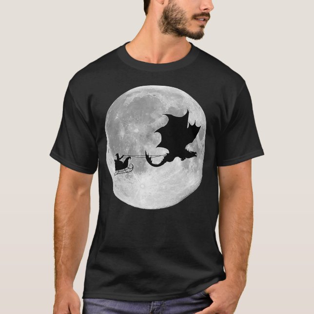 Dragon Pulls Sleigh For Santa In The Night T-Shirt (Vorderseite)