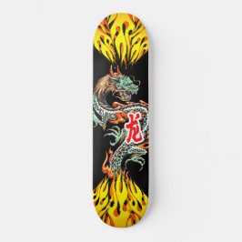 Dragon Skateboard mit Flammen