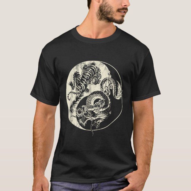Dragon Vs Tiger Tattoo! Yin and Yang Beast Fight T-Shirt (Vorderseite)
