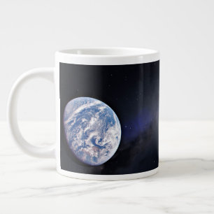 Dragon XL-Raumfahrzeug mit Planet Erde in der Fern Jumbo-Tasse