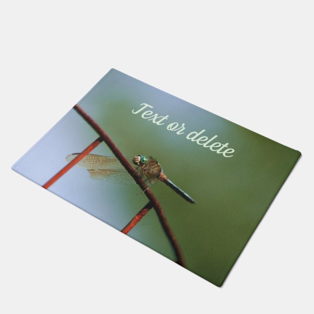 Dragonfly auf Drahtzaun Nah Personalisiert Fußmatte (Schrägansicht)