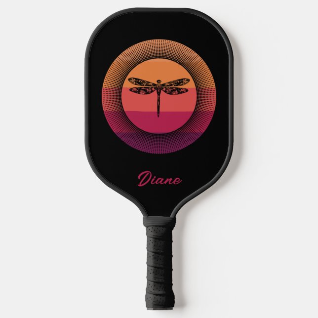 Dragonfly in Retro Sunset mit Namen Pickleball Schläger (Vorderseite)