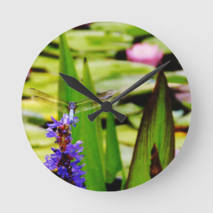 Dragonfly lotus and purple flower runde wanduhr