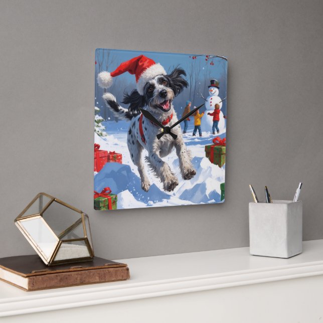 Drahthaar Pointing Griffon in Snow Christmas Hat Quadratische Wanduhr (Büro)