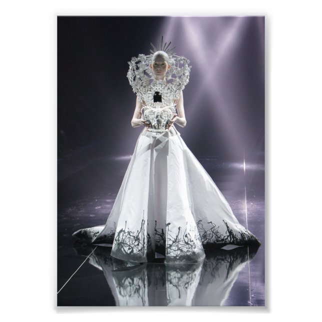 Dramatisch-Weibliche Haare-Frau in FuturistikSpark Fotodruck (Vorne)