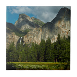Dramatische Aussicht auf das Yosemite-Tal von den Fliese