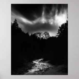 Dramatische Berg- und Flusslandschaft Poster