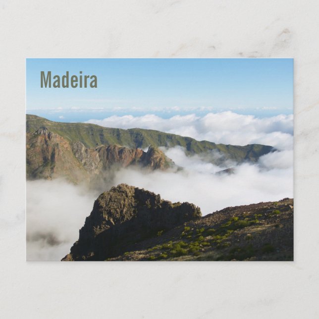 Dramatische Berglandschaft mit Wolken in Madeira Postkarte (Vorderseite)