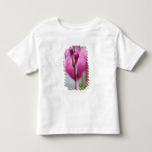 Dramatische Farbe und Form des Flammenden Herzens Kleinkind T-shirt