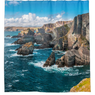 Dramatische Landschaft auf Mizen Head an der Atlan Duschvorhang