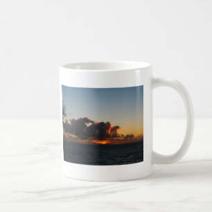 Dramatischer Himmel in der Morgendämmerung Tasse