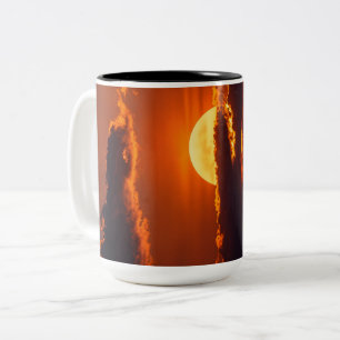 Dramatischer karmesinroter Sonnenuntergang Fine Ar Zweifarbige Tasse