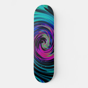 Dramatischer Schwarz-Türkis-Abstrakter Retro-Twirl Skateboard