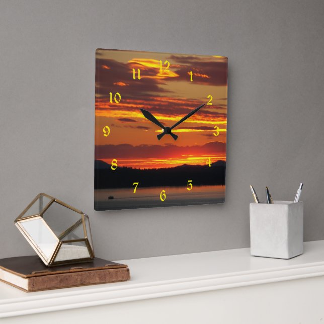 Dramatisches Orange Sunset Landschaftsbild Quadratische Wanduhr (Büro)