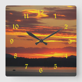 Dramatisches Orange Sunset Landschaftsbild Quadratische Wanduhr