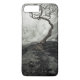 Drastischer Himmel über altem einsamem Baum Case-Mate iPhone Hülle (Rückseite)