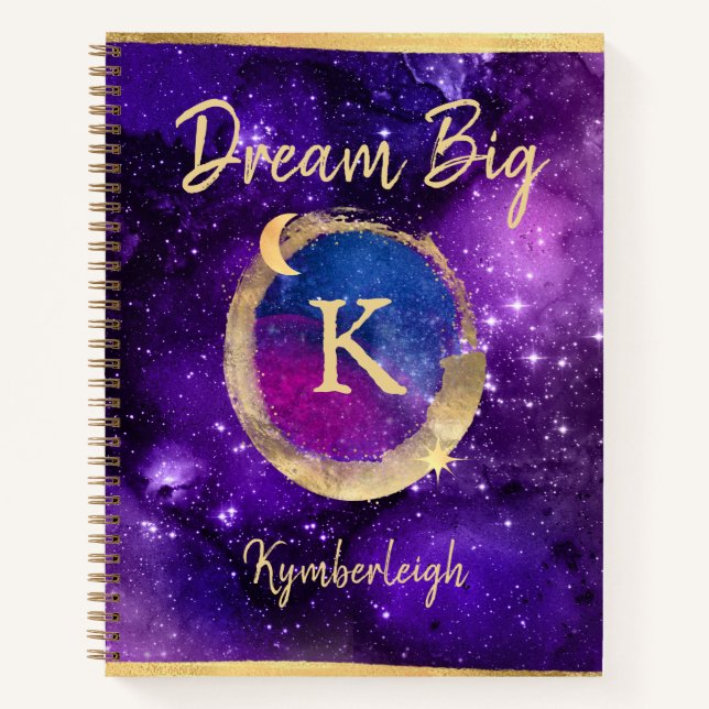 Dream Big Lila Galaxy Glam Gold Monogram Name Notizbuch (Vorderseite)