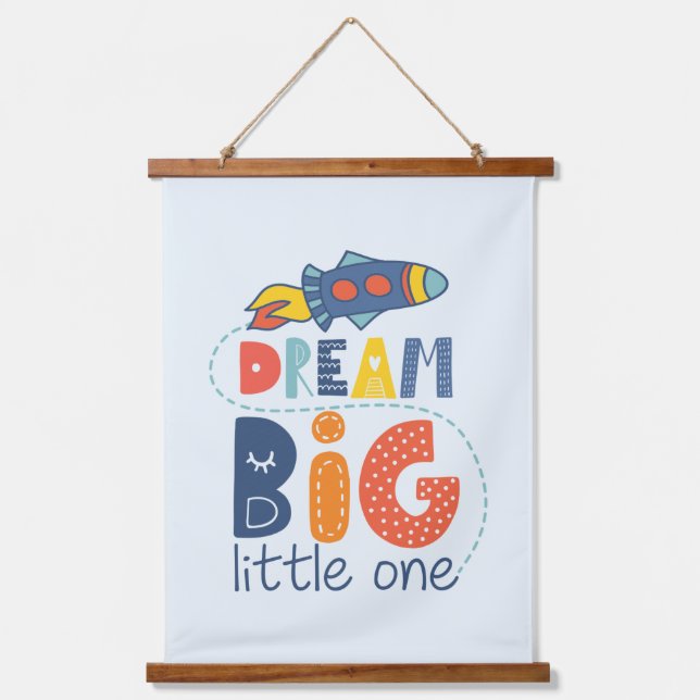 Dream Big Little One Rocket Wandteppich Mit Holzrahmen (Vorderseite)