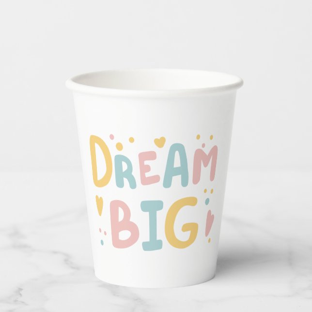 Dream Big Pastel Hearts Pappbecher (Vorderseite)