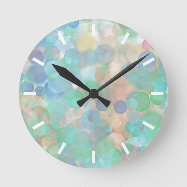 Dream Bubbles Blue und Tan Runde Wanduhr (Vorderseite)