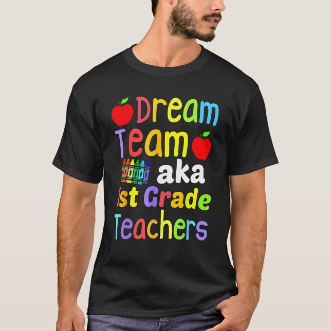 Dream Team AKA 1st Grade Teachers Cute Crayon Back T-Shirt (Vorderseite)