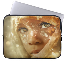 Dreamlike Children Portrait | Golden Veil Gaze Laptopschutzhülle