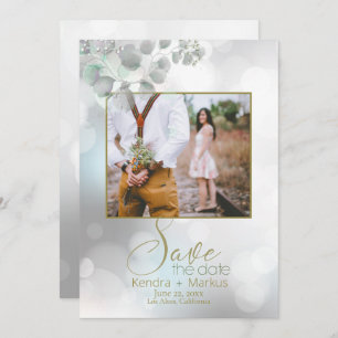 Dreamy Bokeh und Eucalyptus Foliage Save the Date Einladung
