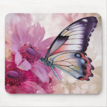 Dreamy Butterfly mit rosafarbenen Blume