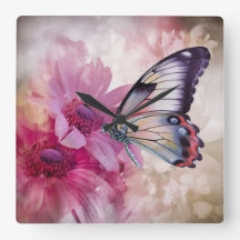 Dreamy Butterfly mit rosafarbenen Blume