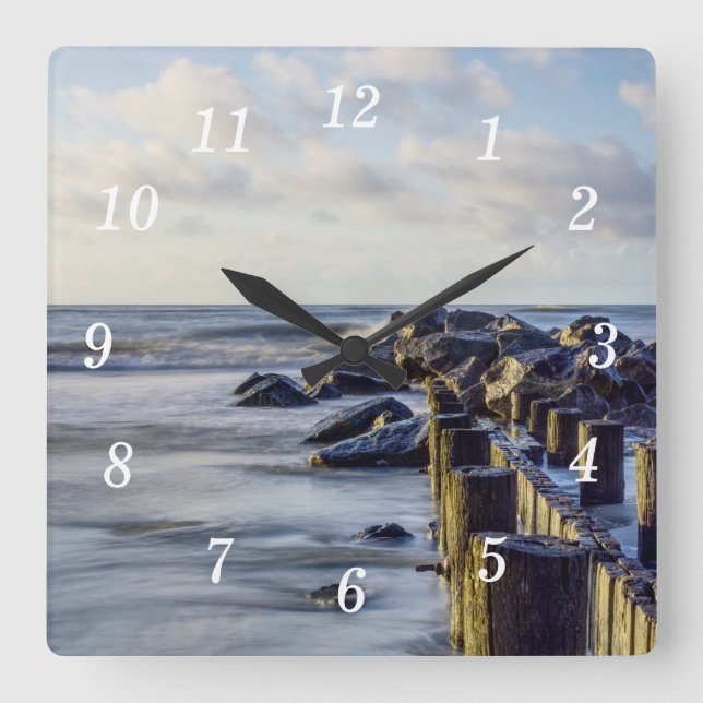 Dreamy Foly Seawall Wall Clock Quadratische Wanduhr (Vorderseite)