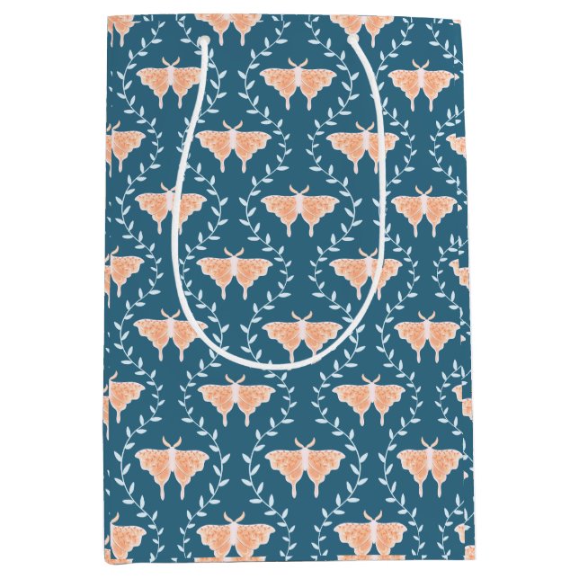 Dreamy Moths & Vines - Whimsical Mittlere Geschenktüte (Vorderseite)