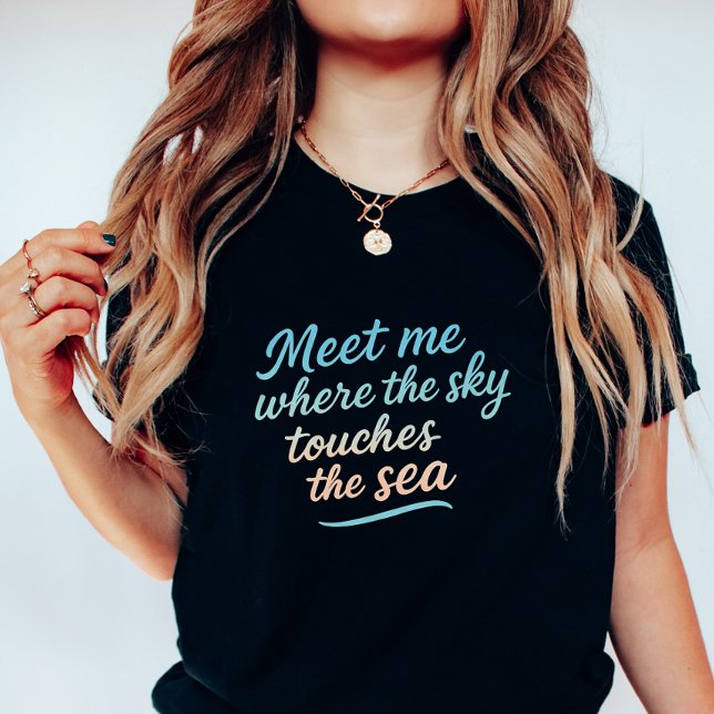 Dreamy Ocean Sunset; Sky Touches the Sea T-Shirt (Von Creator hochgeladen)