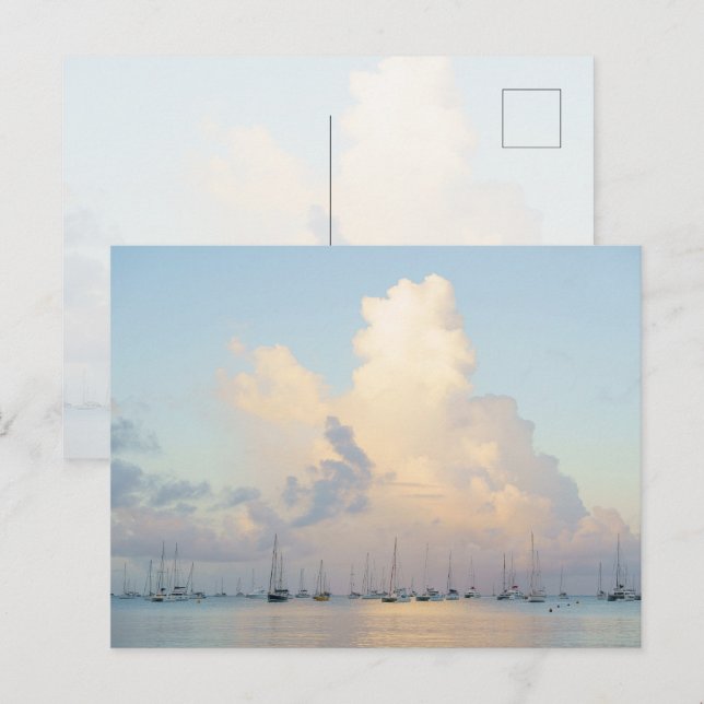 Dreamy pastel sunrise over bay and sailing boats postkarte (Vorne/Hinten)