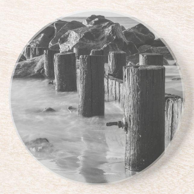 Dreamy Seawall Grayscale Getränkeuntersetzer (Vorne)