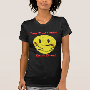 Drehen Sie dieses Stirnrunzeln umgedreht! T-Shirt