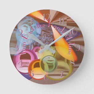 Drehen Sie zurück Hände von Zeit-noch etwas Runde Wanduhr