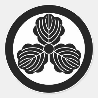 Drei Blätter aus Eiche(1) im Kreis Runder Aufkleber