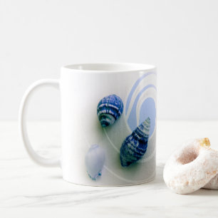 Drei blaue Muscheln Kaffee Tasse