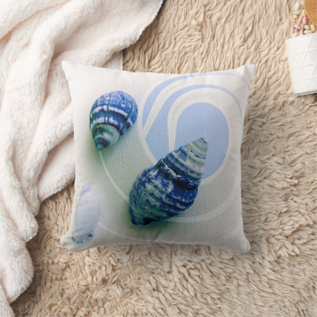 Drei blaue Muscheln werfen Kissen (Decke)