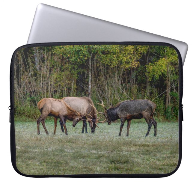 Drei Bull Elk Kämpfe Laptopschutzhülle (Vorderseite)