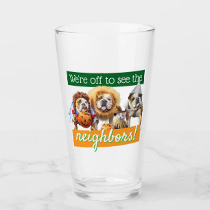 Drei Bulldoggen in Kostümen Glas