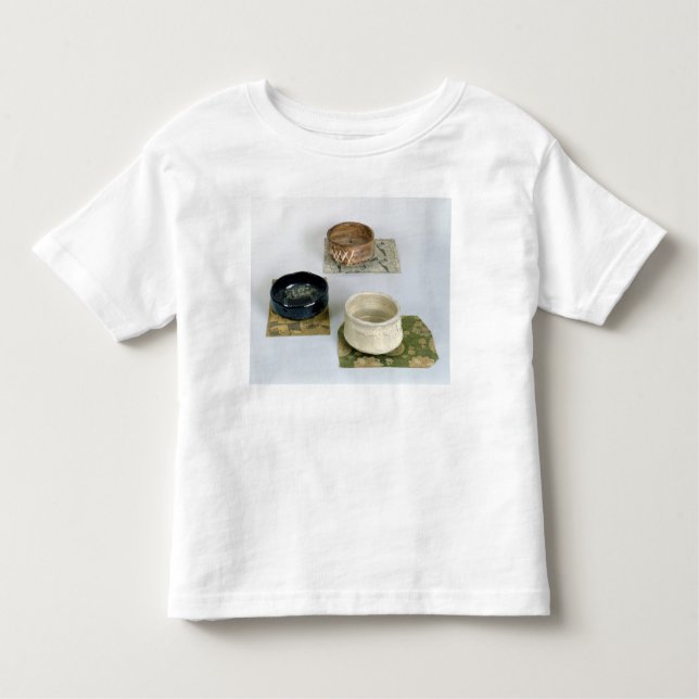 Drei chawans benutzt für Teezeremonien, c.1800 Kleinkind T-shirt (Vorderseite)