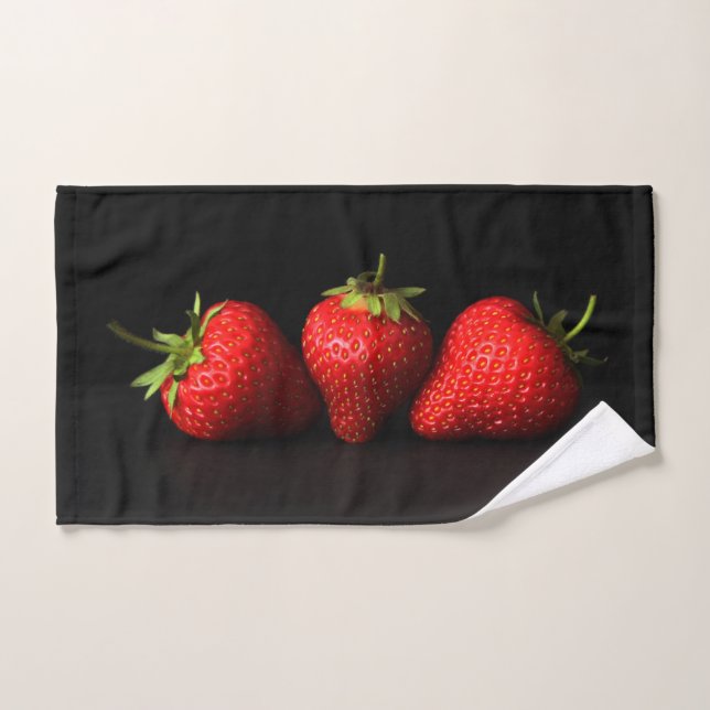 Drei Erdbeeren auf schwarzer Btcna Badhandtuch Set (Handtuch)