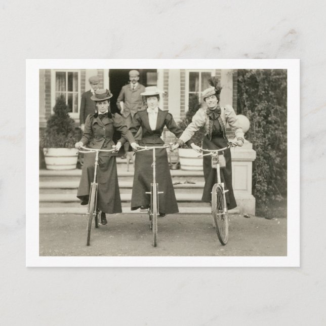 Drei Fahrradfrauen, Anfang der 1900er Jahre (b/w F Postkarte (Vorderseite)