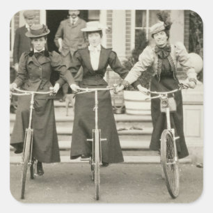 Drei Fahrradfrauen, Anfang der 1900er Jahre (b/w F Quadratischer Aufkleber
