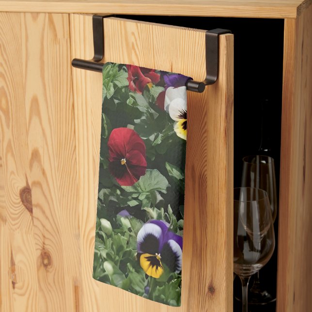 Drei farbige Stiefmütterchen: Eine Symphonie von F Geschirrtuch (Drittel gefaltet)