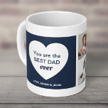 Drei Fotos und ein Herz | Bester Vater je Kaffeetasse<br><div class="desc">Diese niedliche und stilvolle Tasse besticht durch ein Herz,  in dem steht: "Du bist der beste Vater aller Zeiten". Außerdem gibt es Platz für deine Namen und drei deiner beliebtesten Fotos. Das perfekte Geschenk des Vaters,  das ihn jedes Mal lächeln lässt,  wenn er nach seinem Kaffee greift!</div>
