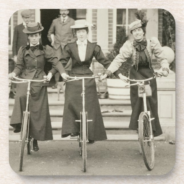Drei Frauen auf Fahrrädern, frühe 1900s (b/w Foto) Untersetzer (Vorderseite)