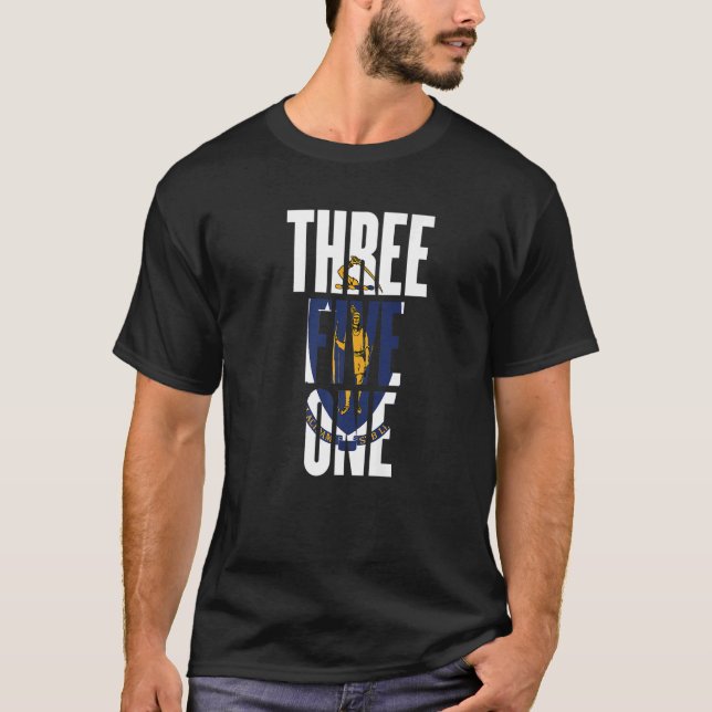 Drei fünf je 351 Flächencode Lowell Massachusetts T-Shirt (Vorderseite)