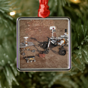 Drei Generationen von Mars-Rover. Ornament Aus Metall